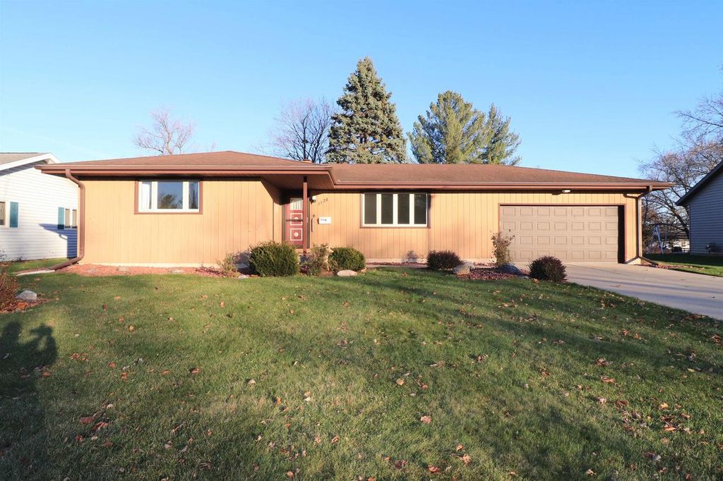 1128 N Osborne Avenue, Janesville, WI 53548