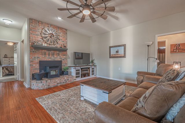 100 San Chez Drive, Lake Kiowa, TX 76240