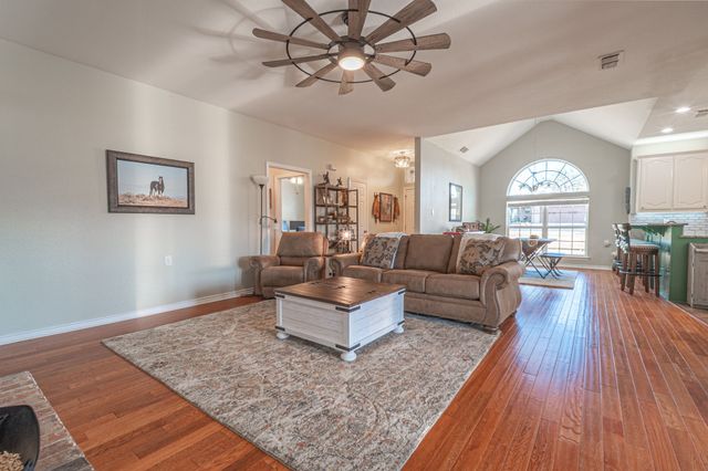 100 San Chez Drive, Lake Kiowa, TX 76240