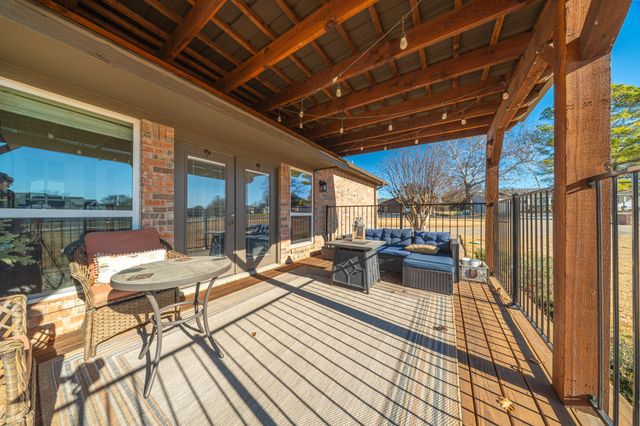 100 San Chez Drive, Lake Kiowa, TX 76240