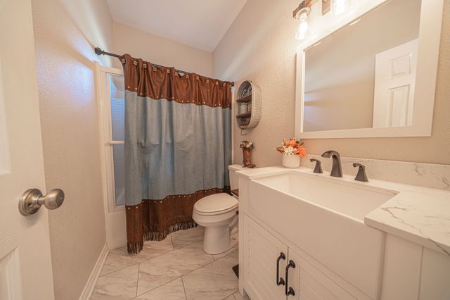 100 San Chez Drive, Lake Kiowa, TX 76240