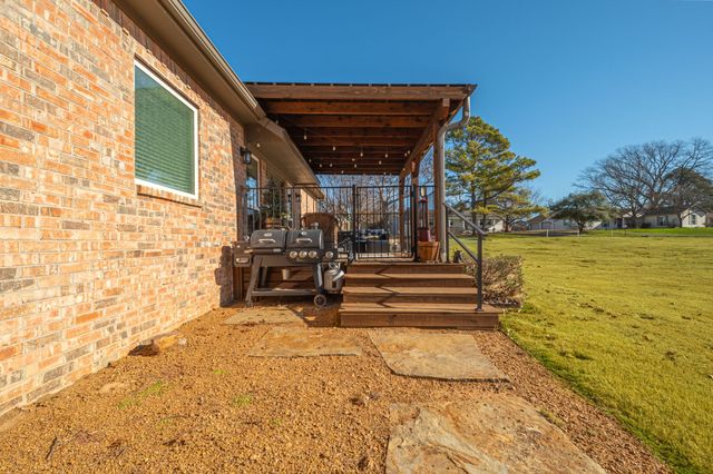 100 San Chez Drive, Lake Kiowa, TX 76240