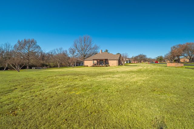 100 San Chez Drive, Lake Kiowa, TX 76240