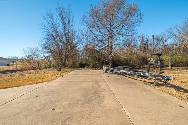 100 San Chez Drive, Lake Kiowa, TX 76240