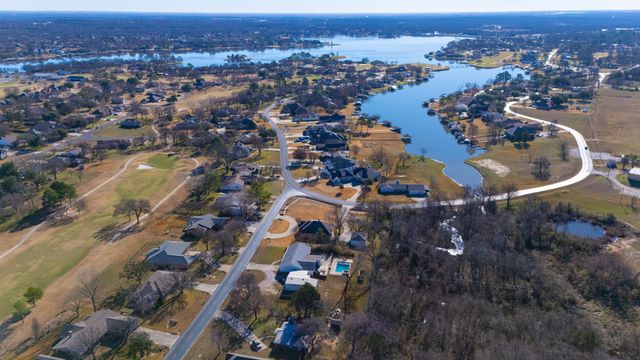 100 San Chez Drive, Lake Kiowa, TX 76240