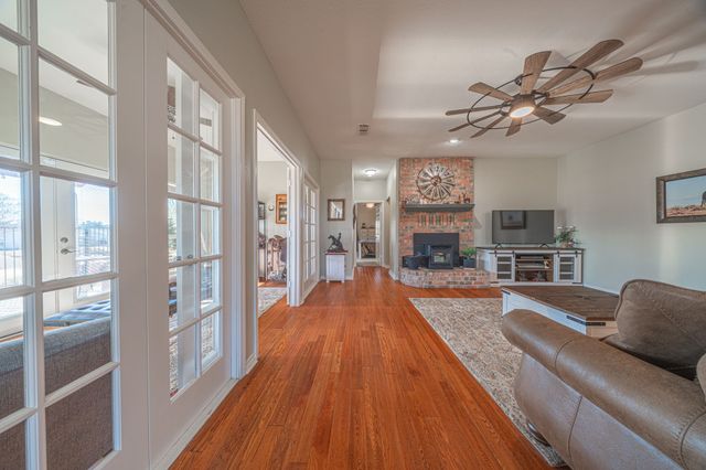 100 San Chez Drive, Lake Kiowa, TX 76240