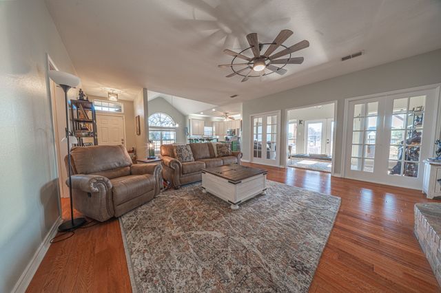 100 San Chez Drive, Lake Kiowa, TX 76240