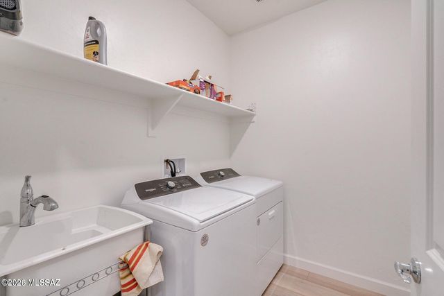9052 E Pantano Bluff Drive, Tucson, AZ 85730