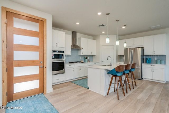 9052 E Pantano Bluff Drive, Tucson, AZ 85730