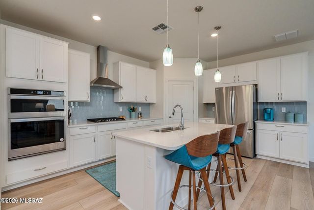 9052 E Pantano Bluff Drive, Tucson, AZ 85730
