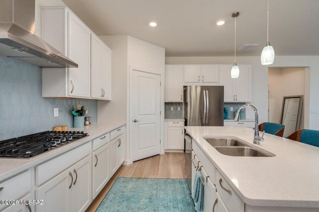 9052 E Pantano Bluff Drive, Tucson, AZ 85730