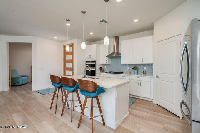 9052 E Pantano Bluff Drive, Tucson, AZ 85730