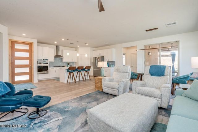9052 E Pantano Bluff Drive, Tucson, AZ 85730