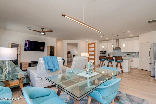 9052 E Pantano Bluff Drive, Tucson, AZ 85730