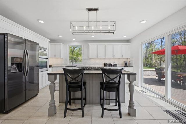 26296 Franklin Court, Franklin, MI 48025