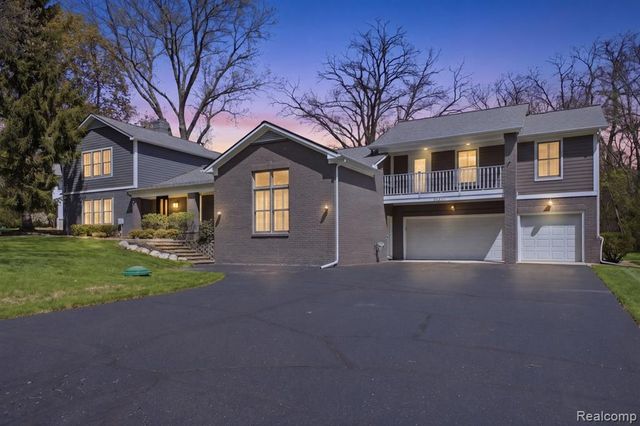 26296 Franklin Court, Franklin, MI 48025