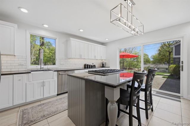 26296 Franklin Court, Franklin, MI 48025