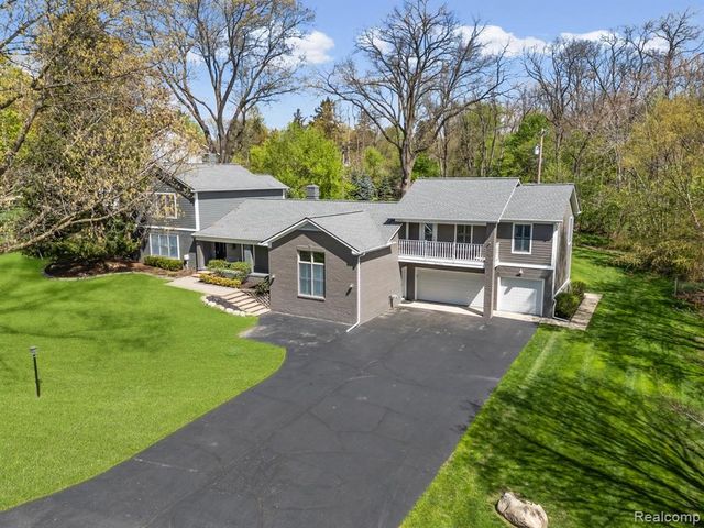 26296 Franklin Court, Franklin, MI 48025