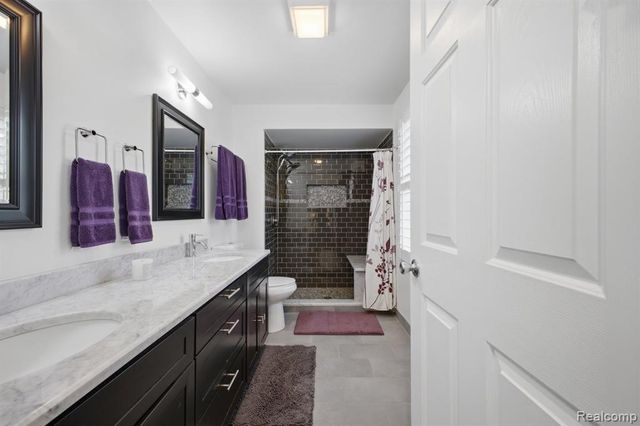 26296 Franklin Court, Franklin, MI 48025