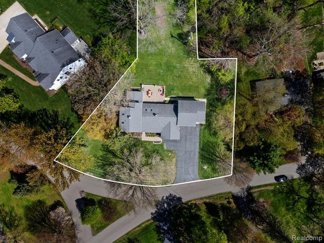 26296 Franklin Court, Franklin, MI 48025