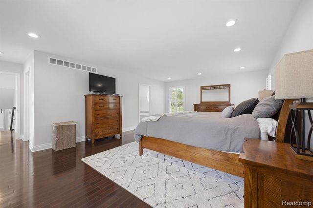 26296 Franklin Court, Franklin, MI 48025