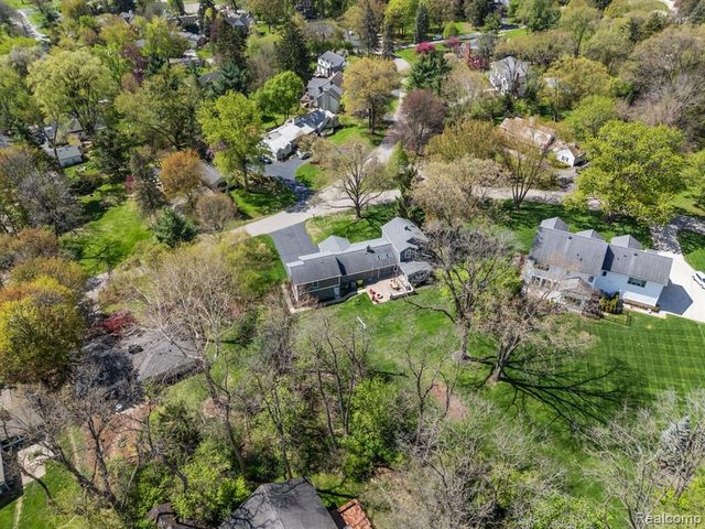 26296 Franklin Court, Franklin, MI 48025