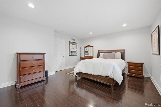 26296 Franklin Court, Franklin, MI 48025