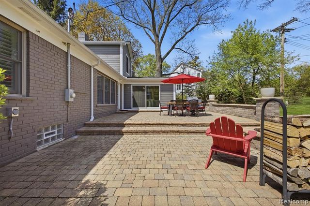 26296 Franklin Court, Franklin, MI 48025