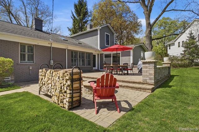 26296 Franklin Court, Franklin, MI 48025