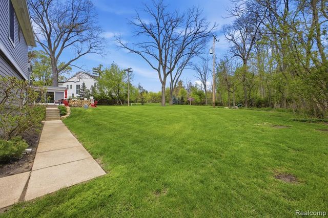 26296 Franklin Court, Franklin, MI 48025
