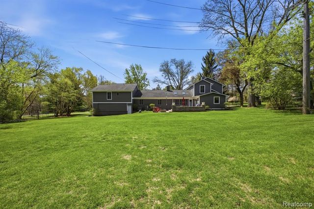 26296 Franklin Court, Franklin, MI 48025