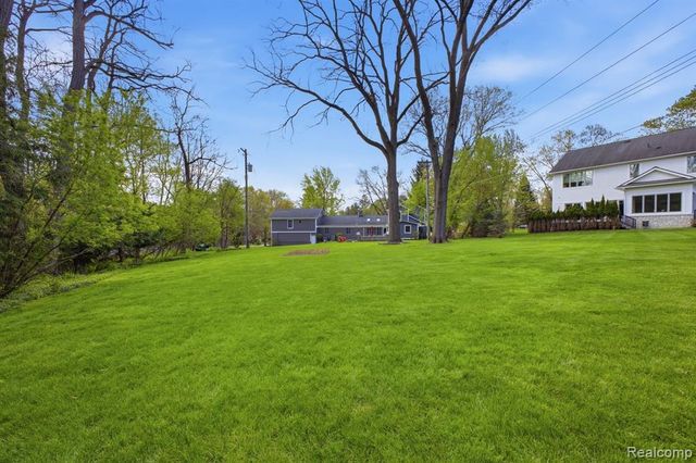 26296 Franklin Court, Franklin, MI 48025