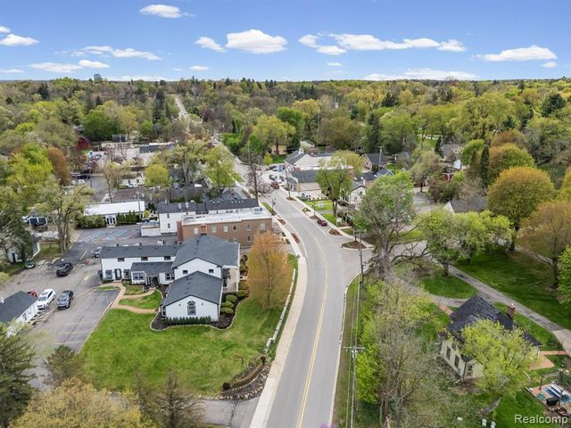 26296 Franklin Court, Franklin, MI 48025