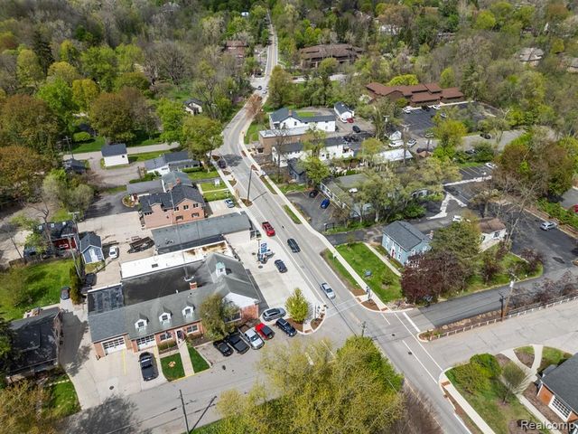 26296 Franklin Court, Franklin, MI 48025