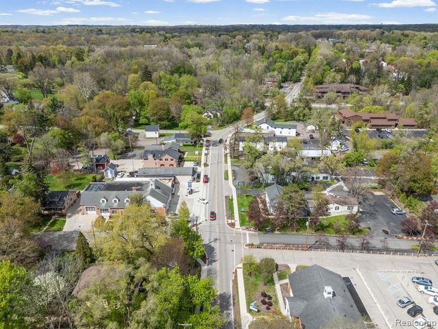 26296 Franklin Court, Franklin, MI 48025