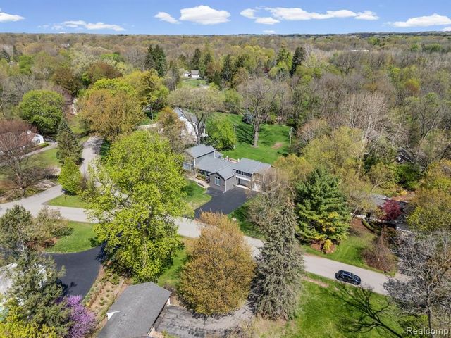 26296 Franklin Court, Franklin, MI 48025