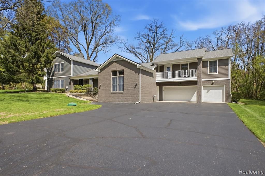 26296 Franklin Court, Franklin, MI 48025