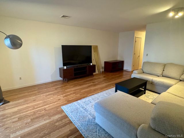 51 Deer Ct Drive, Middletown, NY 10940