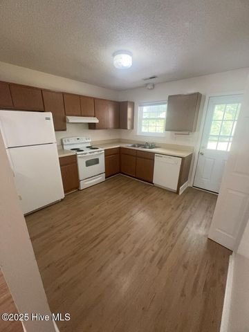 212 Live Oak Court, Midway Park, NC 28544