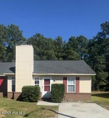 212 Live Oak Court, Midway Park, NC 28544