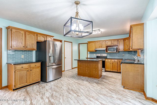 48 Cherokee Dr, Shelbyville, KY 40065