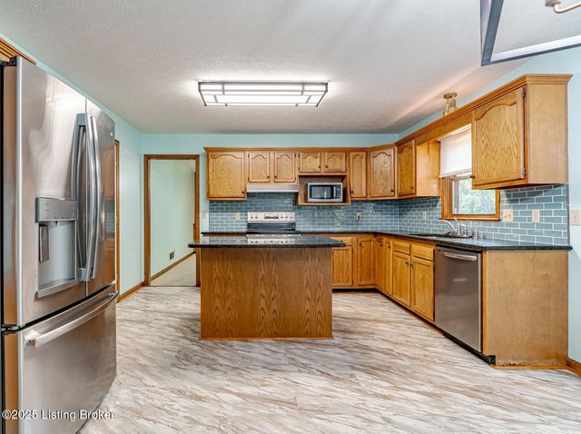 48 Cherokee Dr, Shelbyville, KY 40065