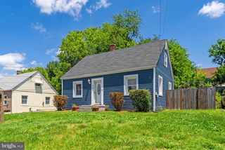 355 W 9TH ST, Front Royal, VA 22630