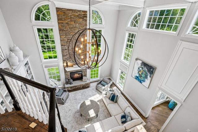 1 Buckeye Ln, Raritan Twp., NJ 08822