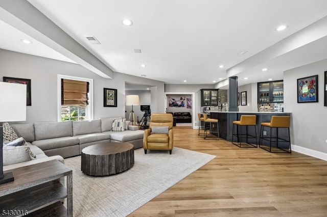 1 Buckeye Ln, Raritan Twp., NJ 08822