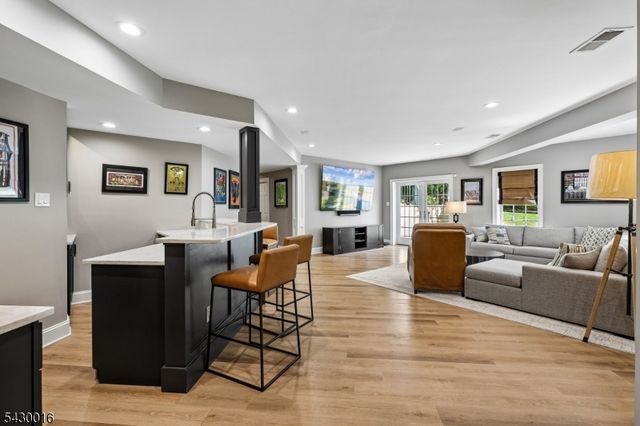 1 Buckeye Ln, Raritan Twp., NJ 08822