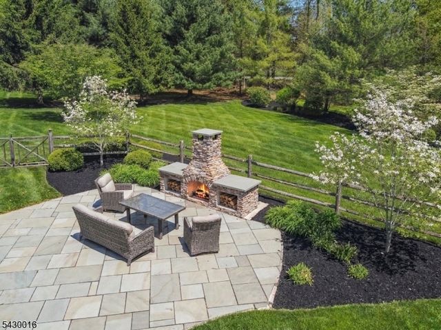 1 Buckeye Ln, Raritan Twp., NJ 08822