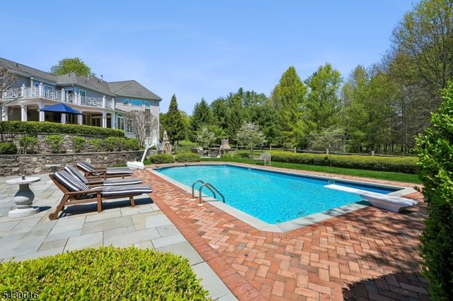 1 Buckeye Ln, Raritan Twp., NJ 08822