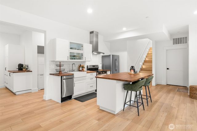 17905 28th Street E, Lake Tapps, WA 98391