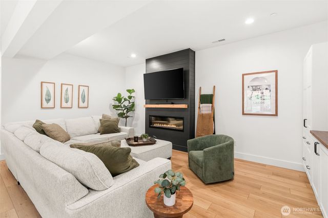 17905 28th Street E, Lake Tapps, WA 98391